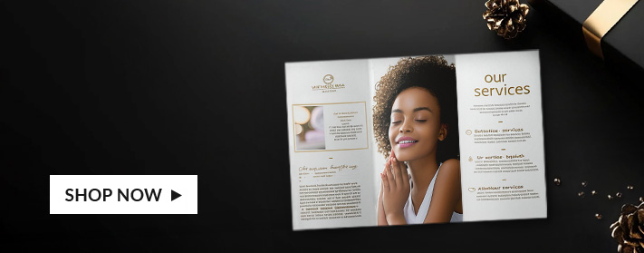 dépliant a fisarmonica personalizzati su un tavolo