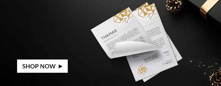 carta intestata a colori con una matita su un tavolo